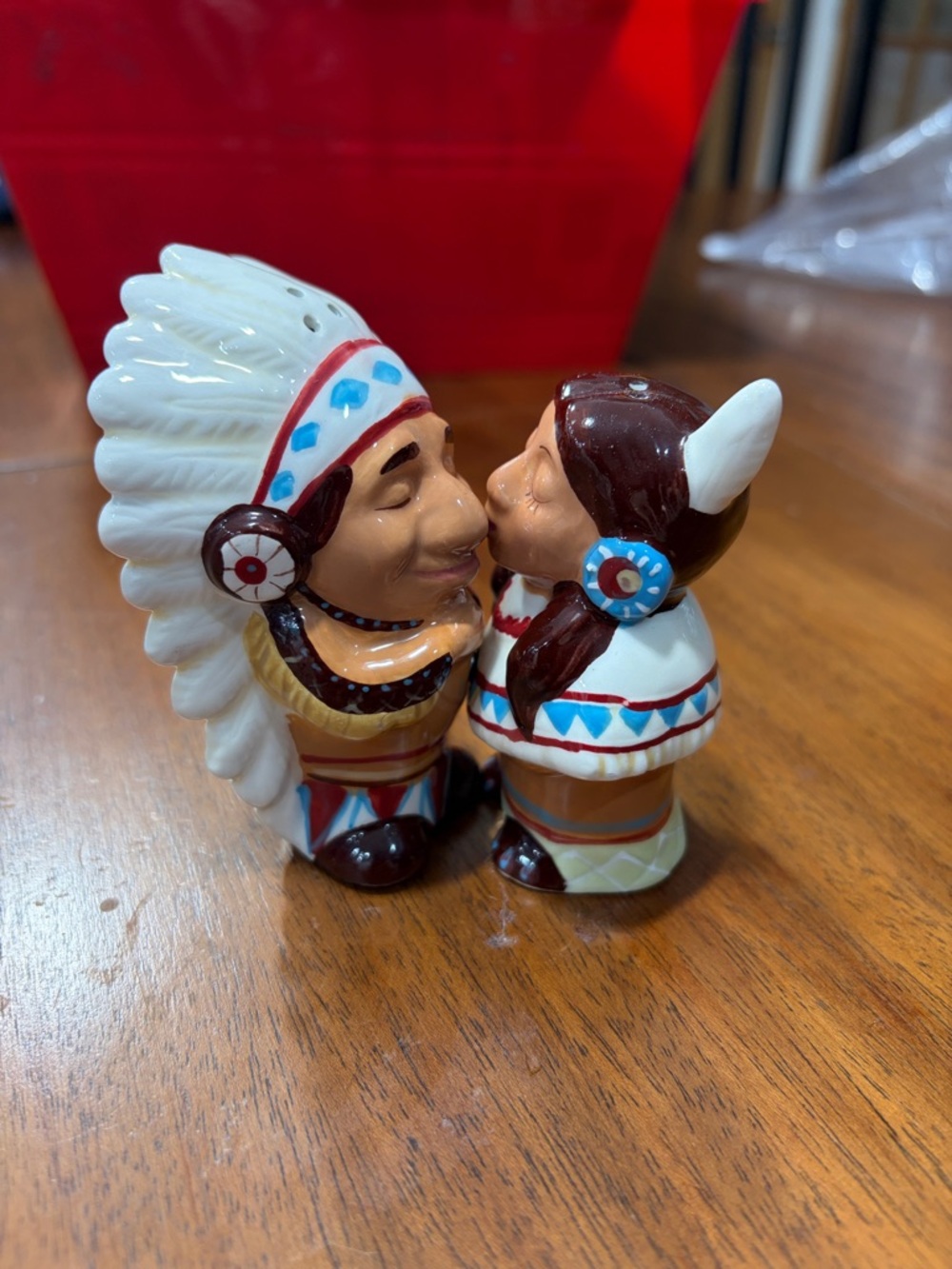 Vintage Mwah! Ceramic Native Couple Salt & Oepoer Shakers (Magnetic)